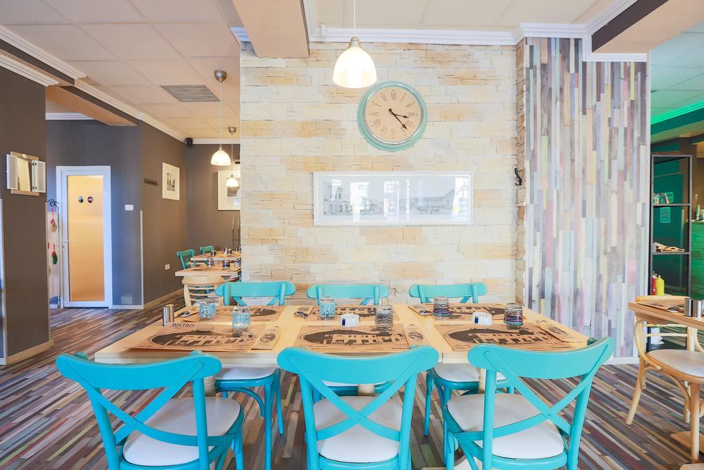 Artmotel & Bistro Haţeg Eksteriør bilde