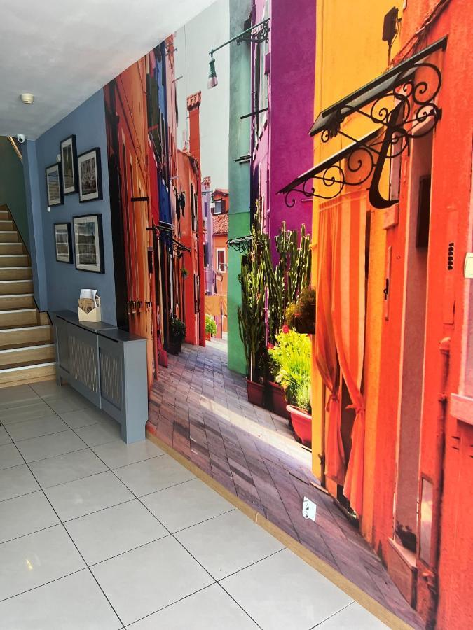 Artmotel & Bistro Haţeg Eksteriør bilde