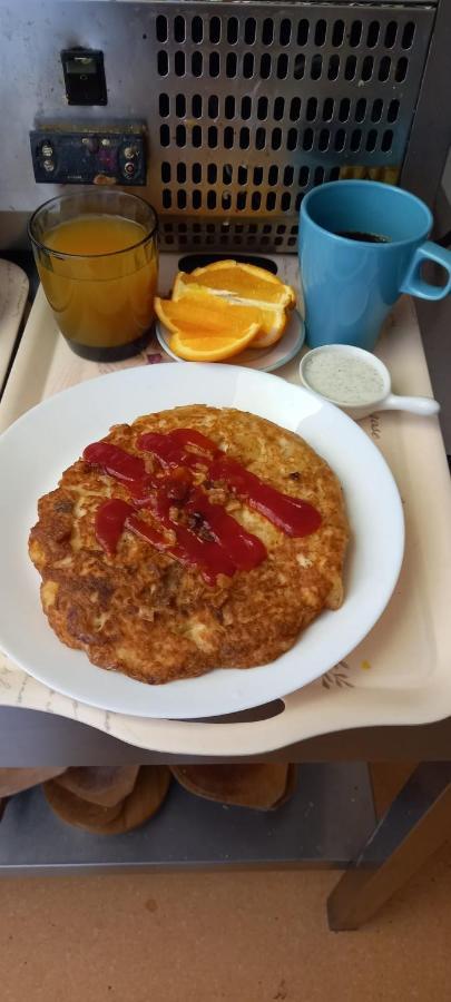 Artmotel & Bistro Haţeg Eksteriør bilde