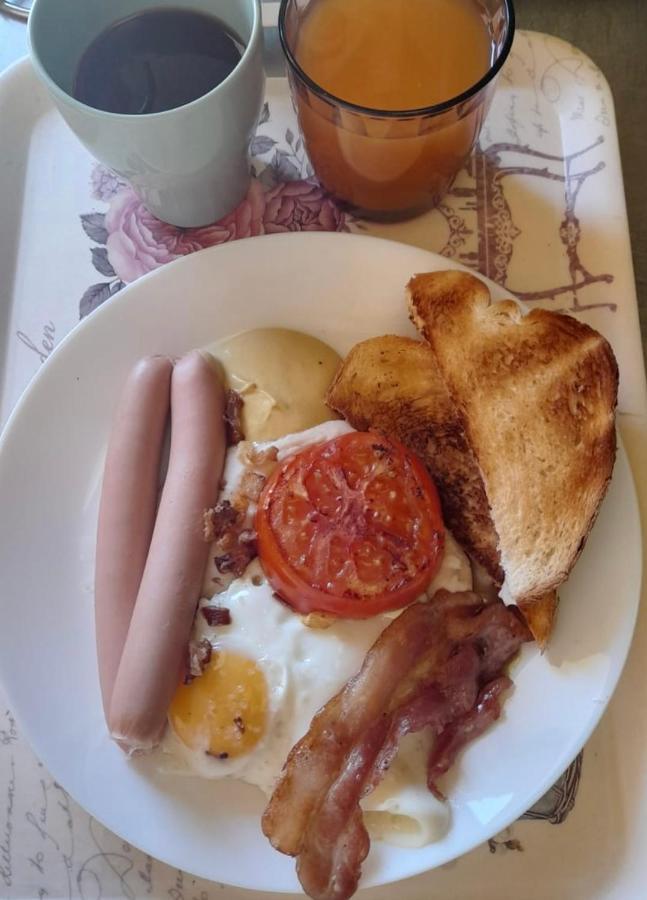 Artmotel & Bistro Haţeg Eksteriør bilde