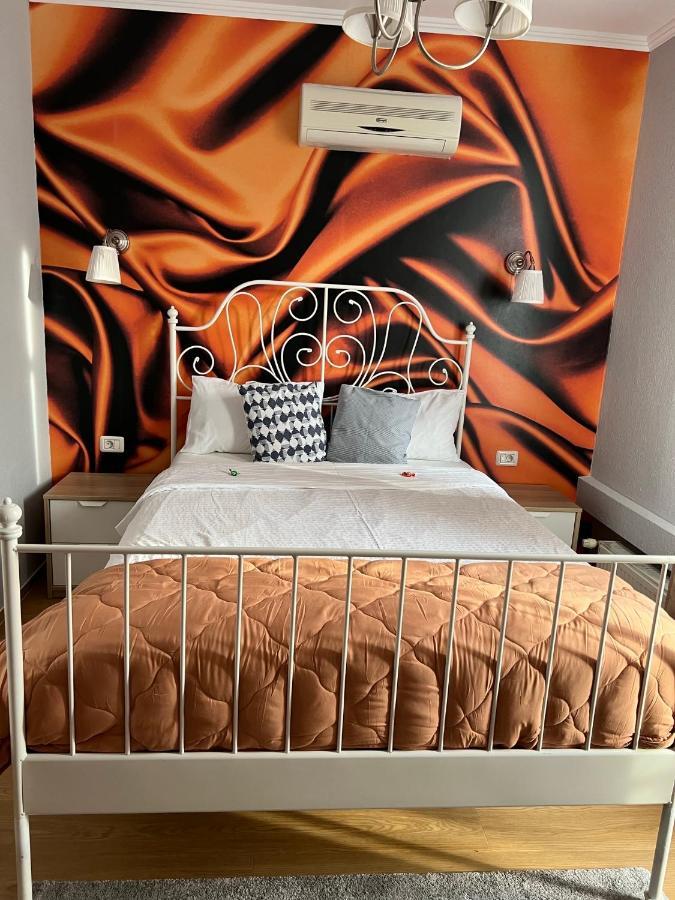 Artmotel & Bistro Haţeg Eksteriør bilde
