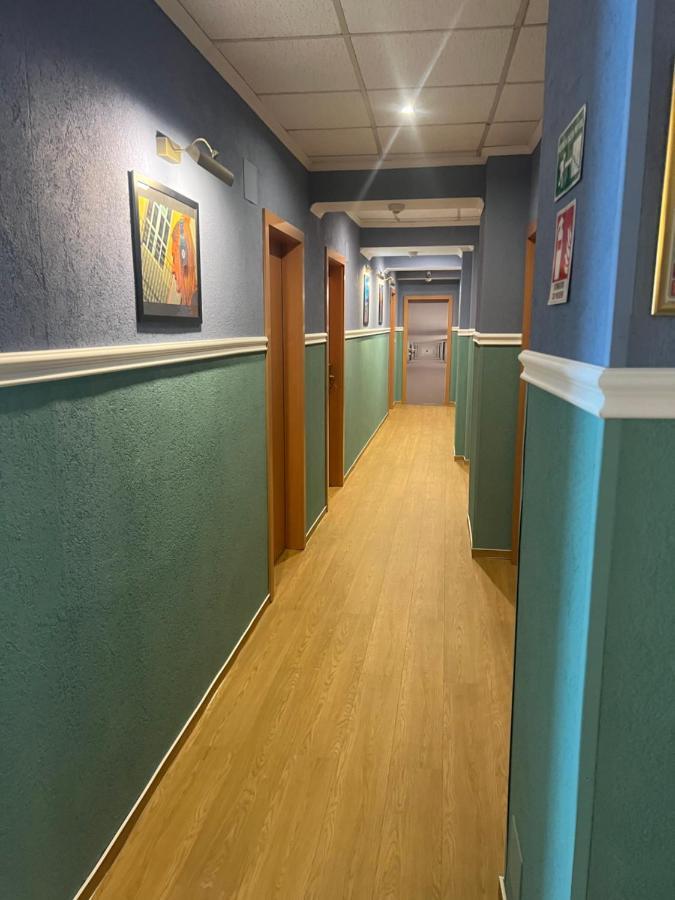 Artmotel & Bistro Haţeg Eksteriør bilde