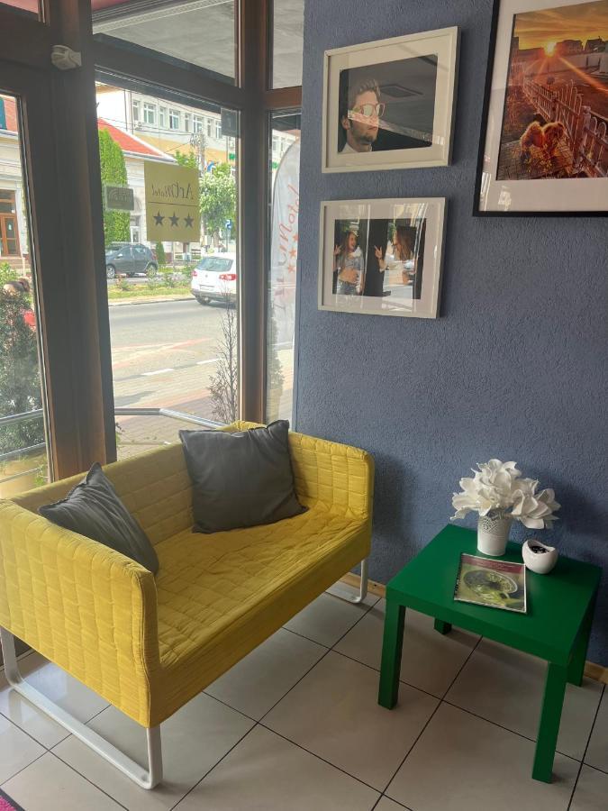 Artmotel & Bistro Haţeg Eksteriør bilde