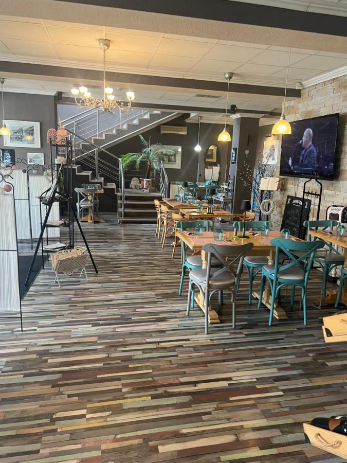 Artmotel & Bistro Haţeg Eksteriør bilde