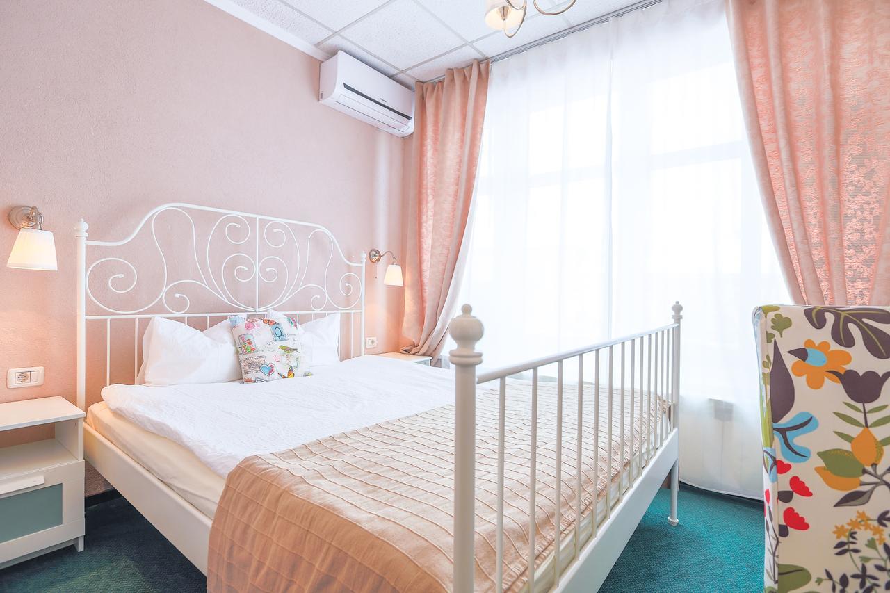 Artmotel & Bistro Haţeg Eksteriør bilde